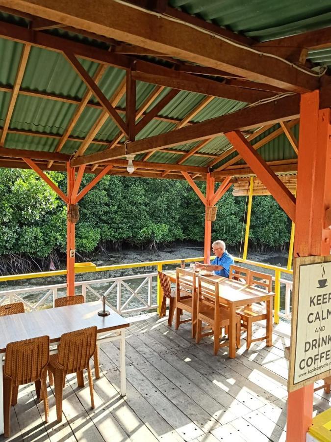 D&D Homestay Pesanggaran Dış mekan fotoğraf